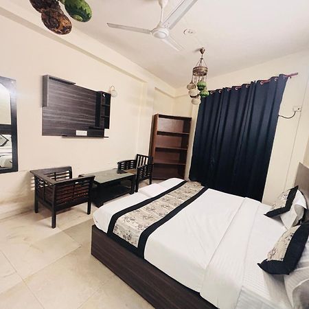 Hauz Khas Villa Ню Делхи Екстериор снимка
