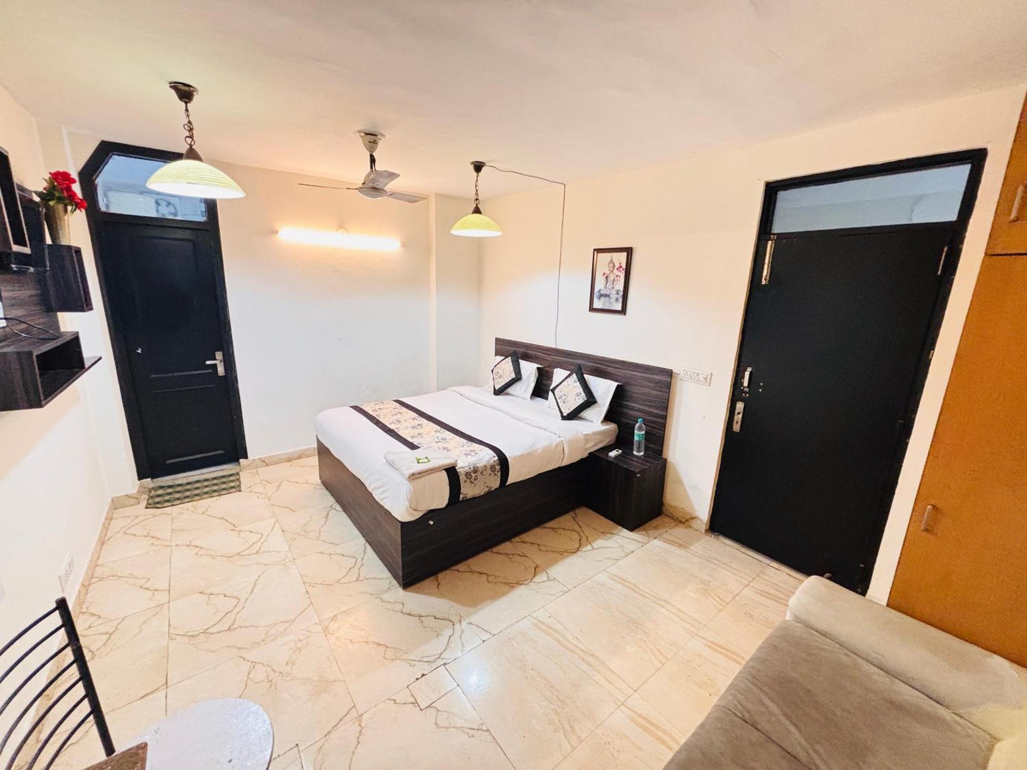 Hauz Khas Villa Ню Делхи Екстериор снимка