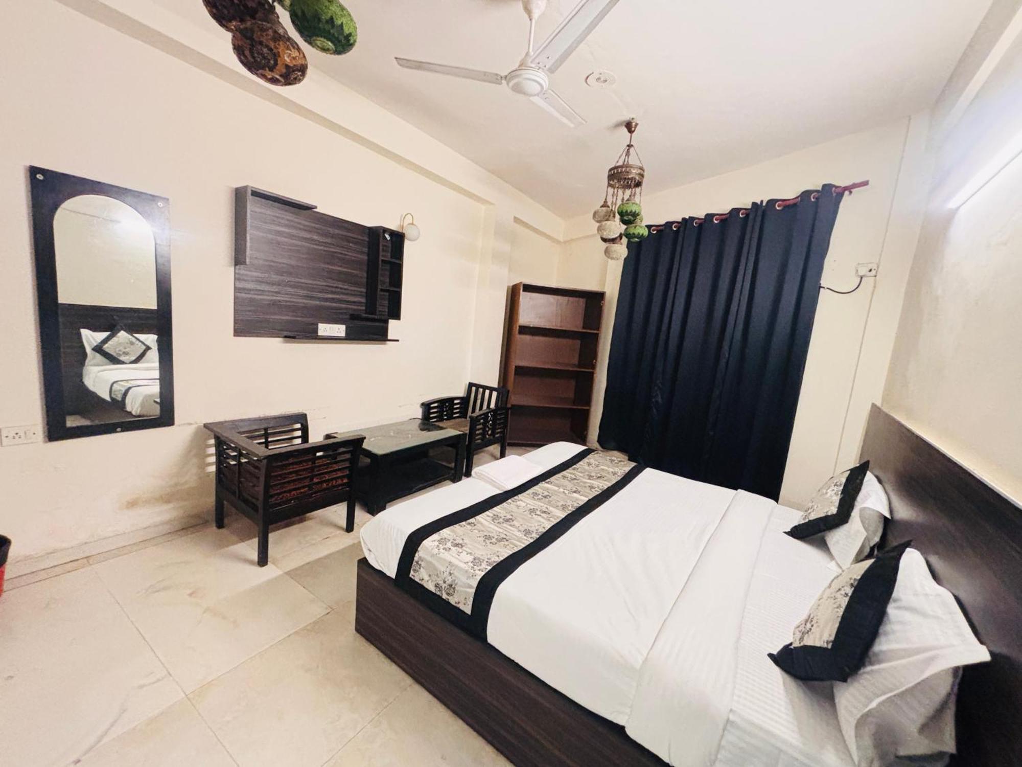 Hauz Khas Villa Ню Делхи Екстериор снимка