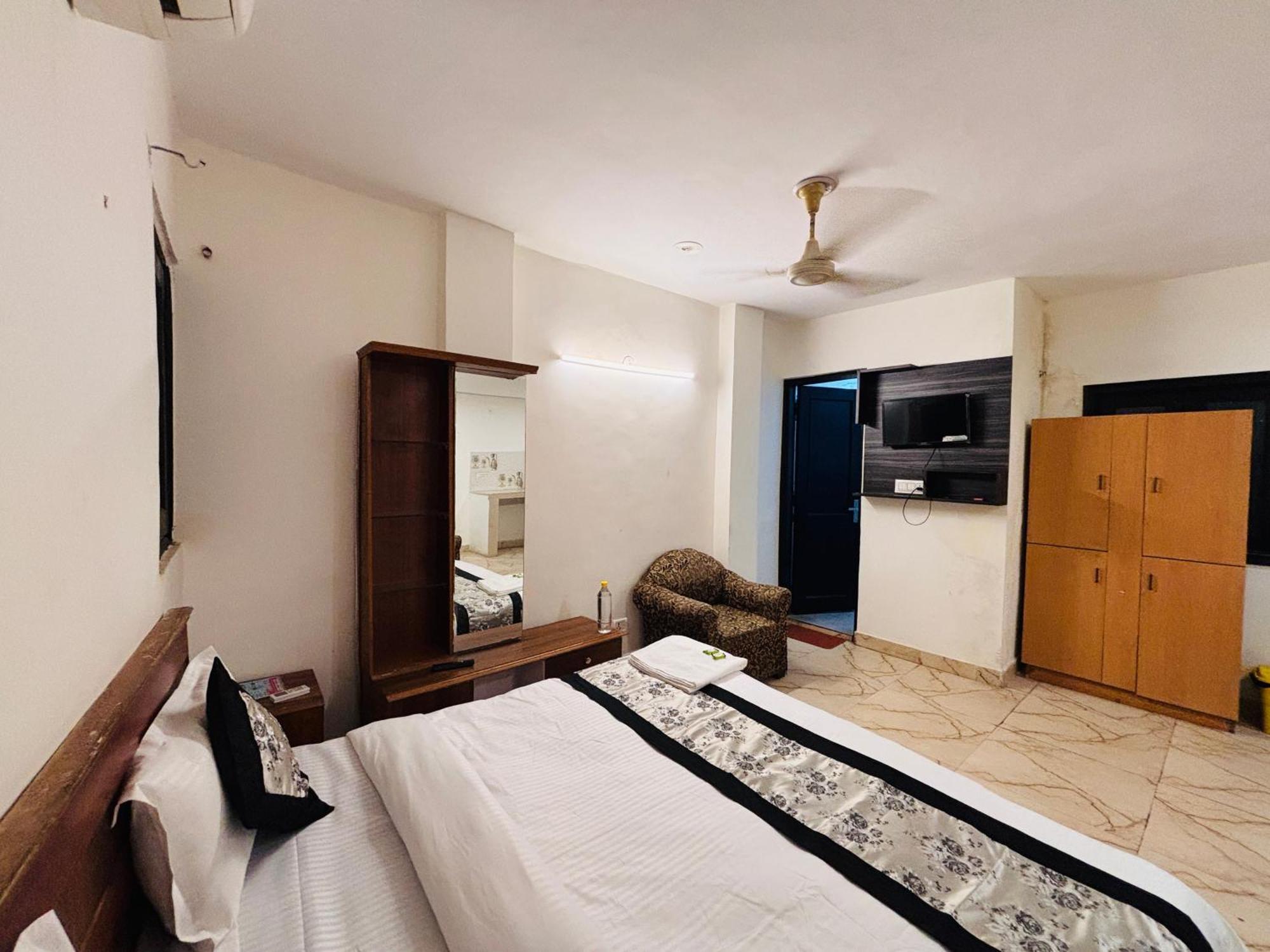 Hauz Khas Villa Ню Делхи Екстериор снимка