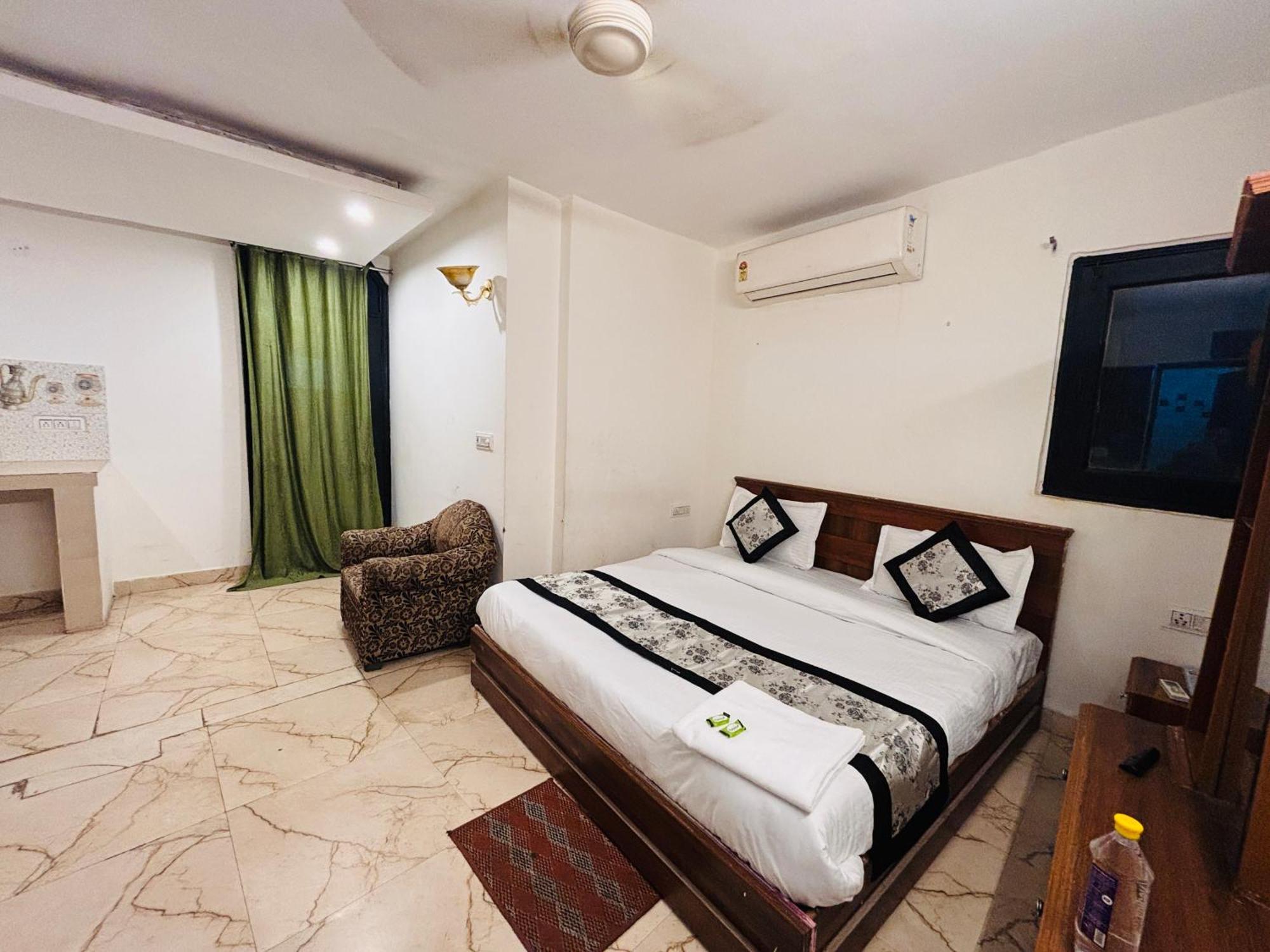 Hauz Khas Villa Ню Делхи Екстериор снимка